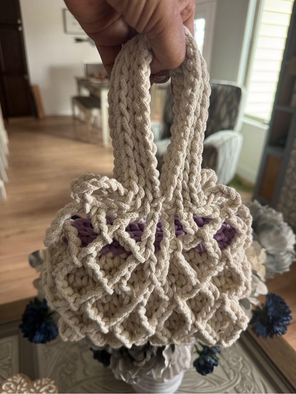 Bonita Bolso Hand-Crocheted Cream and Purple Women’s Net Tote by Yvonne - Picture 6 of 9